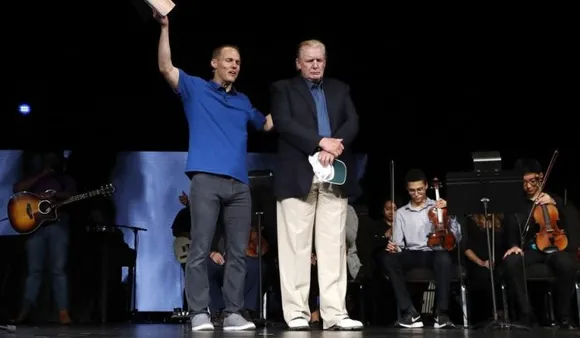 വെര്‍ജിനിയ മെക്ലിന്‍ ബൈബിള്‍ ചര്‍ച്ചില്‍  ട്രമ്പിന്റെ അപ്രതീക്ഷിത സന്ദര്‍ശനം