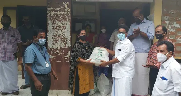 ഉഴവൂർ പഞ്ചായത്തിൽ കൃഷി വകുപ്പിലെ പോഷകതോട്ട പദ്ധതി പ്രകാരം കൃഷി നടത്തുന്നതിന് കൂൺ കൃഷി കിറ്റുകൾ വിതരണം ചെയ്തു