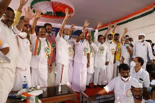 സര്‍ക്കാര്‍ ജനങ്ങളോട് നീതി പുലര്‍ത്തിയിട്ടില്ലെന്ന് ഉമ്മന്‍ചാണ്ടി; രമേശ് ചെന്നിത്തല നിയമസഭയില്‍ സര്‍ക്കാരിനെ പ്രതിക്കൂട്ടിലാക്കി അക്കമിട്ട് പറഞ്ഞ കാര്യങ്ങള്‍ കേരളത്തിലെ ജനങ്ങളുടെ മനസ്സിലുണ്ട്. ഇടതുഭരണകാലം കൊലപാതക രാഷ്ട്രീയം, അക്രമ രാഷ്ട്രീയം, വെറുപ്പിന്റെയും വിദ്വേഷത്തിന്റെയും കാലമെന്നും ഉമ്മന്‍ചാണ്ടി. പ്രതിപക്ഷ നേതാവിന്റെ ഐശ്വര്യ കേരള യാത്രയ്ക്ക് ആവേശകരമായ തുടക്കം