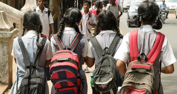 കൊവിഡ് വ്യാപനത്തില്‍ അടുത്ത വര്‍ഷവും സ്‌കുളുകള്‍ മുടങ്ങിയേക്കും: ജൂണില്‍ സ്‌ക്കൂളുകള്‍ തുറക്കില്ല: നിലവിലെ സാഹചര്യത്തില്‍ സ്‌കുളുകള്‍ തുറക്കാനാവില്ലന്ന് വിദ്യാഭ്യാസ വകുപ്പിന്റെ വിലയിരുത്തല്‍: അന്തിമ തീരുമാനം പുതിയ സര്‍ക്കാര്‍ അധികാരത്തിലെത്തിയ ശേഷം