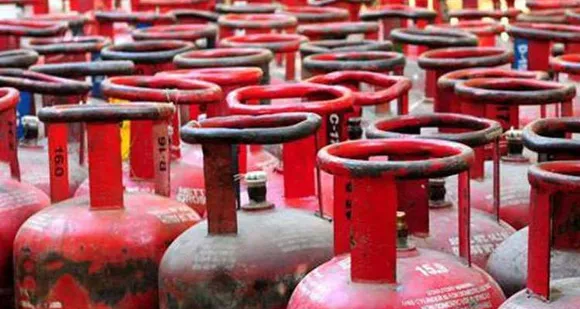 പാചകവാതക വിലയിൽ വലഞ്ഞു ജനങ്ങൾ ! പ്രധിക്ഷേധം അറിയിച്ചു പാലാ പൗരവകാശ സംരക്ഷണ സമിതി