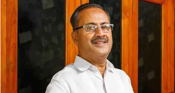 സ്വന്തം മാതാപിതാക്കള്‍ക്ക് കുഴിമാടം പോലും  ഒരുക്കാന്‍ അനുവദിക്കാത്തവരോ  കുടുംബത്തെ ഏറ്റെടുക്കുന്നത് ? മുസ്ലിം ലീഗ് സംസ്ഥാന സെക്രട്ടറി അഡ്വ. പി.എം.എ സലാം