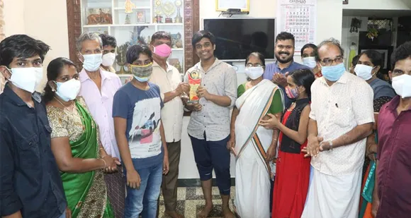 പ്രതിസന്ധിയിലും തിളക്കമാർന്ന ജയം. സമ്പൂർണ്ണ എ പ്ലസ് കരസ്ഥമാക്കിയ ആദിത്യനെ അനുമോദിച്ചു