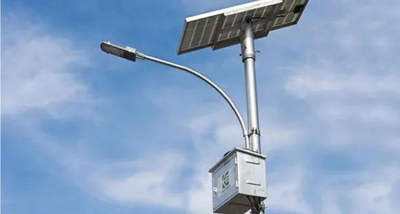 തെളിയണം ഈ അടഞ്ഞമിഴികൾ... എംസി റോഡിന് ഇരുവശവും സ്ഥാപിച്ച സോളാര്‍ വഴിവിളക്കുകള്‍ പ്രവര്‍ത്തനരഹിതമായിട്ട് വര്‍ഷങ്ങളായി. തകരാര്‍ പരിഹരിച്ച് വീണ്ടും പ്രകാരപൂരിതമാക്കണമെന്ന ആവശ്യവുമായി ജനങ്ങള്‍