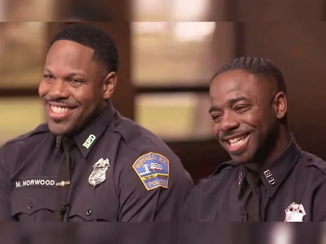 ലോകപോലീസിനു പാടാനുമറിയാം. പാട്ടിലൂടെ സമൂഹത്തിൽ പരസ്പ്പര സൗഹൃദം ഊട്ടിയുറപ്പിക്കാൻ അമേരിക്കൻ പോലീസുകാർ