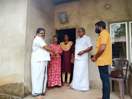 ഞീഴൂർ ഒരുമ ചാരിറ്റബിൾ സൊസൈറ്റി നിർദ്ധനാവസ്ഥയിൽ കഴിയുന്ന അഞ്ച് കുടുംബങ്ങളിലെ രോഗികൾക്ക് ചികിത്സാ സഹായം നൽകി