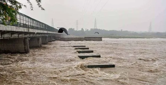 യമുനാ നദിയിലെ ജലനിരപ്പ്‌ സർവകാല റെക്കോഡിൽ, ജലനിരപ്പ്‌ 207.81 മീറ്ററായി ഉയർന്നു; 9000 പേരെ ഒ‍ഴിപ്പിച്ചു