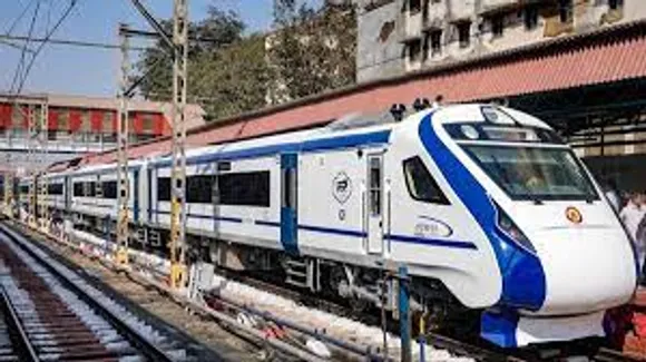 വന്ദേഭാരത് ട്രെയിനുകൾ വെള്ളയും നീലയും നിറത്തിന് പകരം ഇനി കാവി-ചാര നിറത്തിൽ പുതിയ ട്രെയിനുകൾ പുറത്തിറങ്ങുന്നു