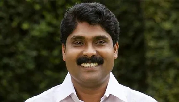 'അങ്ങനെ വരാന്‍ വഴിയില്ലല്ലോ, പിണറായി 'വെള' പറഞ്ഞ് വച്ചതാണല്ലോ...'; ജെയ്ക്ക് സി. തോമസിന്റെ പഴയ വീഡിയോ കുത്തിപ്പൊക്കി പരിഹാസവുമായി ടി. സിദ്ദിഖ്‌