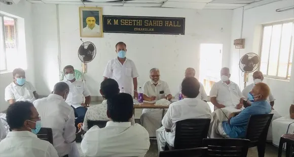 സംസ്ഥാന ജനറല്‍ സെക്രട്ടറി 'വടിയെടുത്തു'. എറണാകുളം ജില്ലാ ലീഗില്‍ 'മാറ്റത്തിന് ' തുടക്കം