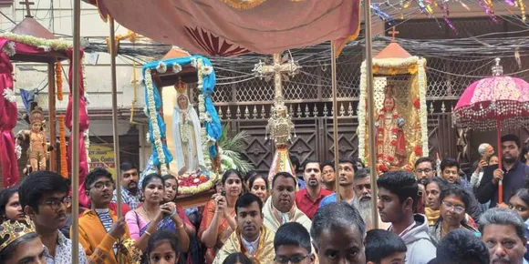 ഡൽഹി പാലം ഇൻഫന്റ് ജീസസ് ഫൊറോനാ പള്ളിയിൽ ഉണ്ണി മിശിഹായുടെയും പരിശുദ്ധ ദൈവമാതാവിന്റെയും വിശുദ്ധ സെബസ്ത്യാനോസിന്റെയും  സംയുക്ത തിരുനാളിനോടനുബന്ധിച്ച് ആഘോഷമായ പ്രദക്ഷിണം നടന്നു