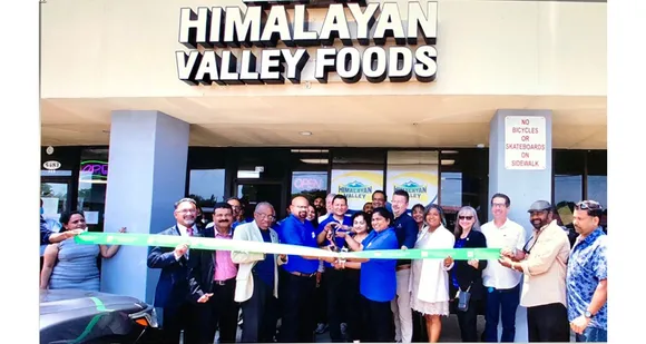 ഹിമാലയൻ വാലി ഫുഡ്സ് സൂപ്പർമാർക്കറ്റ് ഗാർലാൻഡ് സിറ്റി മേയർ ഉദ്ഘാടനം ചെയ്തു