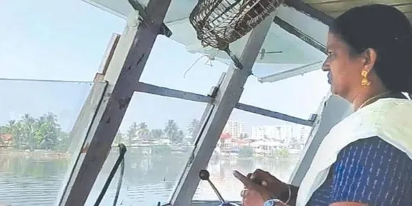 സന്ധ്യ സ്രാങ്ക് ഇനി കൊച്ചിക്കായലിൽ ബോട്ടോടിക്കും