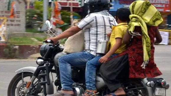 പിൻസീറ്റ് യാത്രക്കാർ സൂക്ഷിക്കുക !