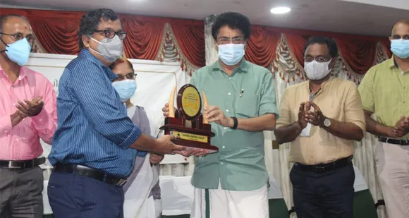 കോവിഡ് പ്രതിരോധ പ്രവർത്തകർക്ക് ആദരം; കോവിഡ് പ്രതിരോധ പ്രവർത്തനങ്ങളിൽ മാതൃകാപരമായ സേവനം കാഴ്ചവച്ച വിവിധ മേഖലകളിലെ പ്രവര്‍ത്തകരെ ഭാരതീയ ചികിത്സാ വകുപ്പ് ആദരിച്ചു