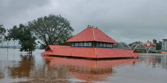 പെരിയാറിലെ ജലനിരപ്പുയർന്നു; ആലുവ ശിവക്ഷേത്രം മുങ്ങി; മൂവാറ്റുപുഴയാർ കരകവിഞ്ഞു