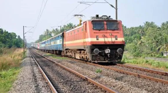 ട്രെയിൻ കയറുന്നതിനിടക്ക് ബാലൻസ് നഷ്ടപ്പെട്ടു; ട്രെ​യി​നി​ല്‍ നി​ന്നും വീ​ണ് പി​താ​വിനും അ​ഞ്ച് വ​യ​സു​കാ​രി​ക്കും ദാരുണാന്ത്യം