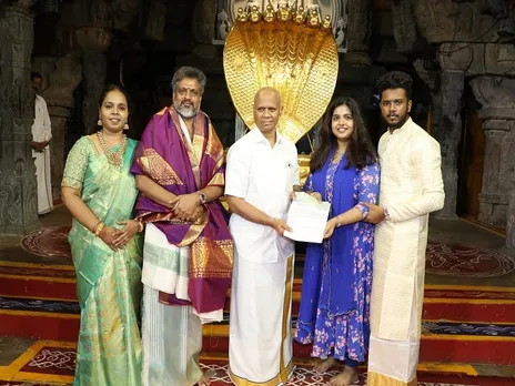ചെന്നൈ നിവാസിയായ ഒരു മുസ്ലീം ഭക്തൻ തിരുപ്പതി ബാലാജി ക്ഷേത്രത്തിന് ഒരു കോടി രൂപ സംഭാവന നൽകിയത് ഇന്റർനെറ്റ് മാധ്യമങ്ങളിൽ ചർച്ചയായി മാറിയിരിക്കുന്നു. കഴിഞ്ഞ 25 വർഷമായി തിരുപ്പതി ബാലാജി ക്ഷേത്രത്തിലെ സ്ഥിരം സന്ദർശകനാണ് ഇദ്ദേഹം...