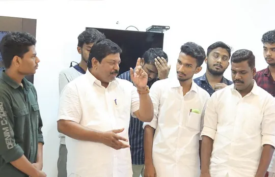 ദീപശിഖാങ്കിത നീല പതാകയ്ക്ക് ഇന്നേക്ക് 65 വയസ്സ്! കെ. എസ്. യുവിന്റെ സ്ഥാപകദിനത്തോട് അനുബന്ധിച്ച് ഓയൂരിൽ ജന്മദിനസംഗമം നടത്തി