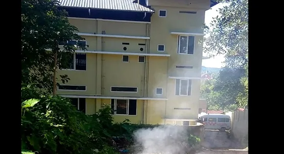 പാലാ ജനറൽ ആശുപത്രിയിലെ കോവിഡ് സെന്ററിന് തൊട്ടുതാഴെ പ്ലാസ്റ്റിക് ഉൾപ്പെടെ കൂട്ടിയിട്ട്‌ കത്തിച്ചു; നടപടിയെടുക്കാതെ അധികൃതർ