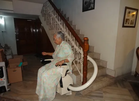 പ്രായമായവരും അംഗപരിമിതരായവരും മുകളിലത്തെ നിലയിലേക്ക് പോകാന്‍ വിഷമിക്കുന്നോ ? പരിഹാരമുണ്ട്. പരസഹായമില്ലാതെ പ്രവര്‍ത്തിപ്പിക്കാവുന്ന സ്റ്റെയര്‍ ലിഫ്റ്റ് ഇന്ത്യൻ വിപണിയിൽ സജീവമാകുന്നു. അപകടമില്ലാത്തതും പ്രവര്‍ത്തിപ്പിക്കാന്‍ എളുപ്പവുമുള്ള സ്റ്റെയര്‍ ലിഫ്റ്റുകള്‍ ആര്‍ഡിങ് ഇന്ത്യ എന്ന ഹോളണ്ട് കമ്പിനിയുടേത്. പുതിയ സംവിധാനം കേരളത്തിലെ വീടുകളിലും സജീവം ! കൂടുതലറിയാം സ്റ്റെയര്‍ ലിഫ്റ്റിനെ കുറിച്ച്