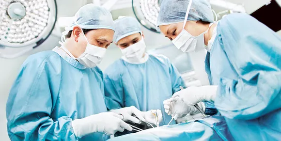 മംഗലാപുരത്ത് നിന്നെത്തിച്ച നവജാതശിശുവിന്റെ  ശസ്ത്രക്രിയ ഇന്ന്.... ഇരുപത്തിനാല് മണിക്കൂര്‍ നിരീക്ഷണത്തിന് ശേഷം കുട്ടിയുടെ ആരോഗ്യസ്ഥിതി അല്‍പ്പം മെച്ചപ്പെട്ടെന്ന് ഡോക്ടര്‍മാരുടെ സംഘം