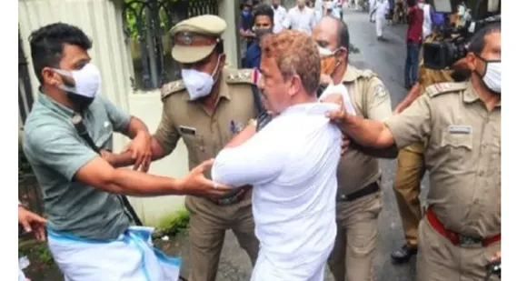 പ്രതീക്ഷിച്ച ഭരണം കിട്ടാതെ ഭരണത്തിന്‍റെ ശീതളിമയില്ലാതെ പൊരിവെയിലത്തു കഴിയുന്ന മുസ്ലിം ലീഗിന് ഇപ്പോള്‍ അത്ര നല്ല കാലമൊന്നുമല്ല. ദേശീയ തലത്തില്‍ കോണ്‍ഗ്രസ് ഇനിയും ഊര്‍ജം നേടിയിട്ടുമില്ല. അതുതൊണ്ടുതന്നെ മുസ്ലിം കേന്ദ്രങ്ങളില്‍ കോണ്‍ഗ്രസ് വിരുദ്ധ, ലീഗ് വിരുദ്ധ വികാരത്തിന് വലിയ പ്രസക്തിയുണ്ട്. തീവ്രവാദി സംഘടനകളെയൊന്നും മുസ്ലിം സമുദായം അംഗീകരിക്കുകയുമില്ല. ഈ യാഥാര്‍ഥ്യങ്ങള്‍ക്കിടയിലും ഐ.എന്‍.എലിന്‍റെ തൊഴുത്തില്‍കുത്ത്  അയ്യോ കഷ്ടം ! - ജേക്കബ് ജോര്‍ജിന്‍റെ മുഖപ്രസംഗം