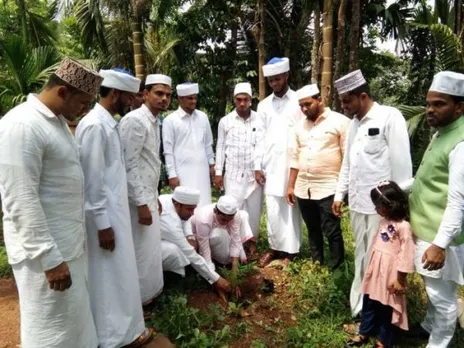 എസ് എസ് എഫ് പള്ളത്തൂർ യൂണിറ്റ് പ്രവര്‍ത്തകര്‍ പെരുന്നാള്‍ ദിനത്തില്‍ മരത്തൈ നട്ട് പരിസ്ഥിതി ദിനം ആചരിച്ചു