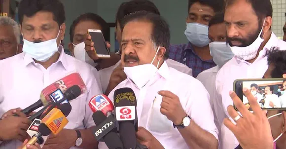 കേരളത്തിലെ പ്രതിപക്ഷത്തെ പറ്റി സംസാരിക്കുമ്പോള്‍ മാത്രമെ പിണറായി വിജയന് ശൗര്യമുണ്ടാവാറുള്ളു, മോദിയുടെ അനുസരണകുട്ടിയാണ് മുഖ്യമന്ത്രി; ഏതാനും സീറ്റില്‍ വിജയിപ്പിച്ചാല്‍ സ്വര്‍ണക്കടത്ത് കേസില്‍ വെറുതെ വിടാമെന്നതാണ് ഇരുവരും തമ്മിലുള്ള ഡീല്‍; രമേശ് ചെന്നിത്തല  
