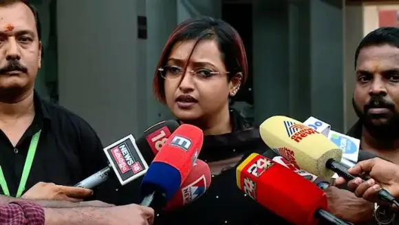 സുഹൃത്ത് നിയന്ത്രിക്കുന്ന മിഡിൽ ഈസ്റ്റ്‌ കോളേജിന് ഷാർജയിൽ ഭൂമി ലഭിക്കാൻ ശ്രീരാമകൃഷ്ണൻ ഇടപെട്ടു. ഇതിനായി ഷാർജയിൽ വെച്ച് ഭരണാധികാരിയെ കണ്ടു. ഇടപാടിനായി ഒരു ബാഗ് നിറയെ പണം കോൺസൽ ജനറലിന് കൈക്കൂലി നൽകി;  ഗുരുതര ആരോപണങ്ങളുമായി സ്വപ്ന; കെ ടി ജലീലിനെതിരെ ബിനാമി ആരോപണവും