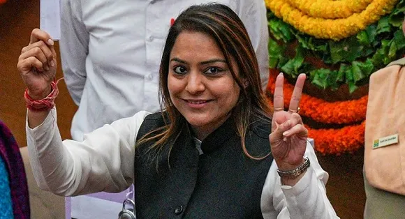 കോഴിക്കോട് ഐ.ഐ.എമ്മിലെ പൂര്‍വവിദ്യാര്‍ത്ഥിനി; അധ്യാപനവും, രാഷ്ട്രീയപരിചയവും കൈമുതല്‍ ! ഡല്‍ഹി കോര്‍പറേഷന്റെ അമരത്ത് ഷെല്ലി ഒബ്രോയി എത്തുന്നത് അനിശ്ചിതത്വങ്ങള്‍ക്കൊടുവില്‍; രാജ്യത്തിന്റെ ശ്രദ്ധാകേന്ദ്രമായി ഈ 39കാരി