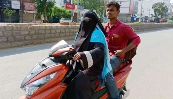 ലോക്ഡൗണിനിടെ  ആന്ധ്രപ്രദേശിലെ നെല്ലൂരില്‍ മകൻ ഒറ്റപ്പെട്ടുപോയി:  തിരിച്ചെത്തിക്കാന്‍ മൂന്ന് ദിവസമെടുത്ത് 1400 കിലോമീറ്റര്‍ സഞ്ചരിച്ച്‌ ഒരമ്മ