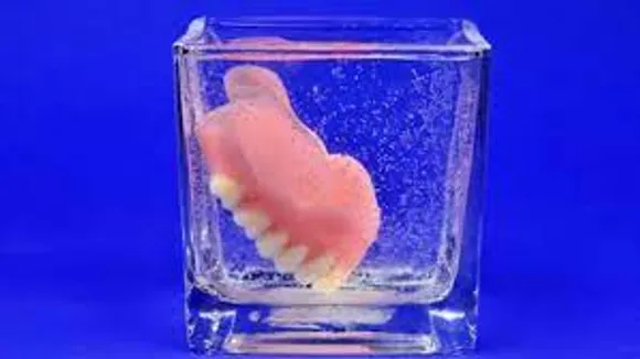 വെള്ളം കുടിക്കുന്നതിനിടെ അബദ്ധത്തിൽ കൃത്രിമ പല്ല് വിഴുങ്ങി; ചെന്നൈ സ്വദേശിനിക്ക് ദാരുണാന്ത്യം