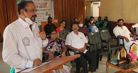 കുട്ടികളെ കണ്ട് യാത്ര പറയാനാകാതെ വിരമിക്കുന്ന അധ്യാപകർ; സിദ്ദി മാസ്റ്റർക്ക് സ്നേഹോഷ്മളമായ യാത്രയയപ്പ് നൽകി