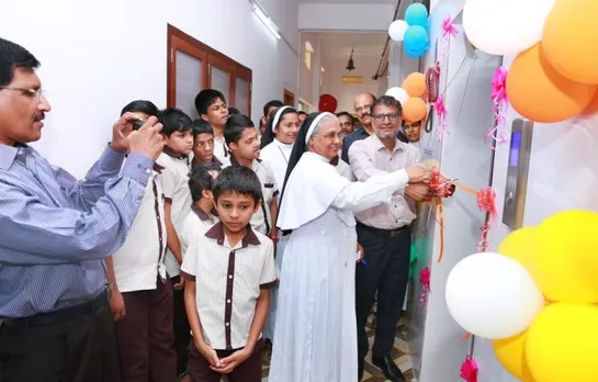 പ്രതീക്ഷാഭവന്‌ കൊച്ചി കപ്പല്‍ശാല ലിഫ്‌റ്റ്‌ സമ്മാനിച്ചു