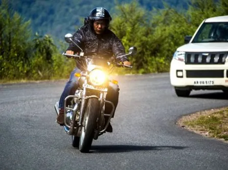 ഒരു മുഖ്യമന്ത്രിയുടെ 122 കിലോമീറ്റർ ബുള്ളറ്റ് യാത്ര ! ലക്ഷങ്ങൾ മുടക്കിയുള്ള പരസ്യം ആവശ്യമില്ല, ഇതാണ് ടൂറിസം പ്രൊമോട്ട് ചെയ്യുന്ന തന്റെ ആധുനികരീതിയെന്ന്‍ മുഖ്യമന്ത്രി