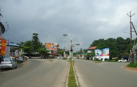 തൊടുപുഴ കോലാനി - വെങ്ങല്ലൂര്‍ ബൈപാസ്സില്‍ വാഹനാപകടം നിത്യസംഭവമാകുന്നു. 18 വയസ്സില്‍ താഴെയുള്ള ലൈസന്‍സില്ലാത്ത കുട്ടികളുടെ ഡ്രൈവിംഗും ദുസഹം !