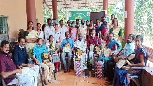 വൈഗ 2020-21 ന്റെ ഭാഗമായി കരിമ്പ പഞ്ചായത്തിലെ വിവിധ മേഖലകളിൽ മികവ് തെളിയിച്ച കർഷകരെ ആദരിച്ചു