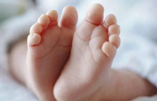 ഭര്‍ത്താവുമായി വഴക്കിട്ടു; യുവതി പതിനാല് ദിവസം മാത്രം പ്രായമുള്ള കുഞ്ഞിനെ ഫ്‌ലാറ്റിന്റെ മൂന്നാം നിലയില്‍ നിന്ന് വലിച്ചെറിഞ്ഞു കൊന്നു