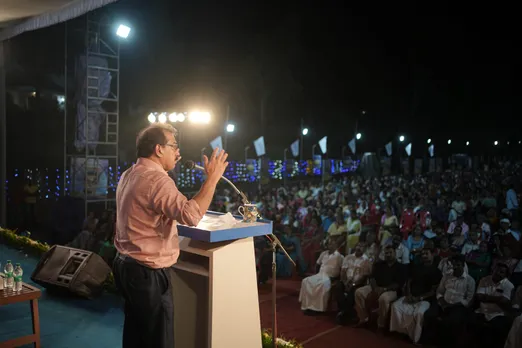 തിമിർത്തു പെയ്യുന്ന മഴയിൽ നനഞ്ഞ് വിറച്ചിട്ടും പ്രവർത്തകർ ആവേശം കൈവിട്ടില്ല. ട്വൻറ്റി 20 യുടെ മഹാസംഗമം തിരുവാണിയൂരിൽ ചീഫ് കോ - ഓർഡിനേറ്റർ സാബു എം. ജേക്കബ്ബ് ഉദ്ഘാടനം ചെയ്തു