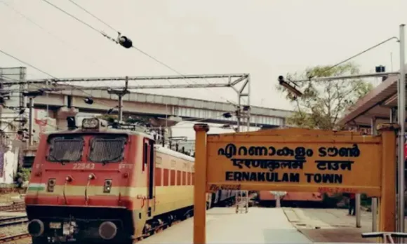 ജനശതാബ്ദി മുന്നോട്ടെടുത്തു: എറണാകുളം നോർത്ത് റെയിൽവേ സ്റ്റേഷനിൽ യാത്രക്കാർ പരിഭ്രാന്തരായി