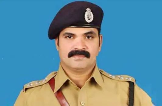 കൊമ്പൻ സ്രാവുകളെ പൂട്ടണമെങ്കിൽ നിസ്സാരകേസുകൾ ചുമത്തിയാൽ പോരാ; കേരളം കാത്തിരുന്ന നന്മക്കായി ജനങ്ങൾ ഒന്നടങ്കം കാത്തിരിക്കുന്നു; കേരളത്തിലെ ജീവിച്ചിരിക്കുന്ന ഡോണുകളെയും അവരുടെ കിങ്കരന്മാരെയും വെറുതെ വിടില്ലെന്ന ഒരു വിശ്വാസം ഇപ്പോൾ തോന്നുന്നു; കോംപ്രമൈസുകൾ ഇല്ലാതിരുന്നാൽ..!! ; ദാസനും വിജയനും എഴുതുന്നു!!