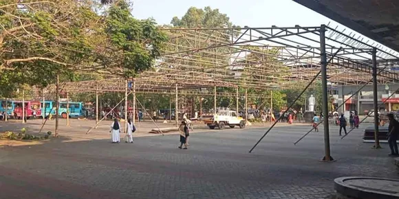 യാത്രക്കാരും വ്യാപാരികളും പെരുവഴിയിൽ; പാലായിൽ ബസ് സ്റ്റാൻഡ് കെട്ടിയടച്ച് എം.വി ഗോവിന്ദന് സ്വീകരണം