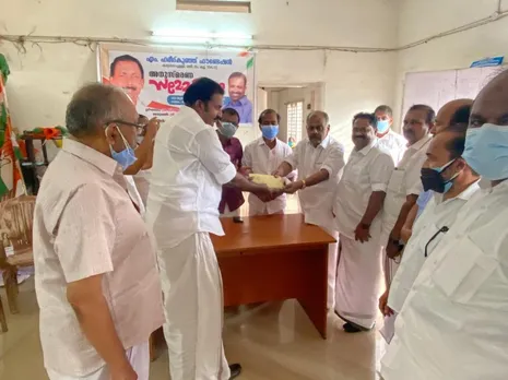 റിയാദ് ഒ.എ.സി.സി കൊല്ലം ജില്ല കമ്മറ്റി  ശശി പിള്ളയുടെ കുടുംബത്തിന് ധനസഹായം കൈമാറി