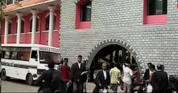 പമ്പ മണല്‍ക്കടത്ത്: അന്വേഷണം നടത്താന്‍ വിജിലന്‍സ് ഡയറക്ടര്‍ക്ക് കോടതി നിര്‍ദേശം; സര്‍ക്കാരിന് കനത്ത തിരിച്ചടി; രമേശ് ചെന്നിത്തലയുടെ പോരാട്ടത്തിന് ഫലം കണ്ടു