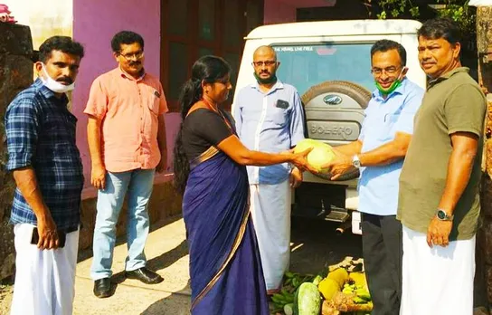 വെൽഫെയർ പാർട്ടി കമ്മ്യൂണിറ്റി കിച്ചനിലേക്ക് പച്ചക്കറികൾ സൗജന്യമായി നൽകി