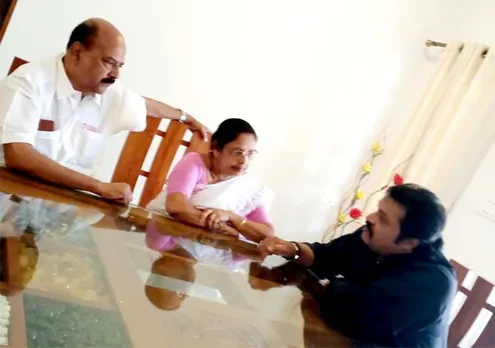 "സാർ ഞങ്ങളുടെ പാലാ കൂടി അങ്ങെടുക്കാമോ...?" സുരേഷ് ഗോപി യോട് പാലാ നഗരസഭാ ചെയർ പേഴ്സൺ, കേരളം മുഴുവൻ എടുക്കാമെന്ന് എം.പി.യുടെ മറുപടി