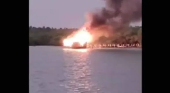 കണ്ണൂരില്‍ നിര്‍ത്തിയിട്ടിരുന്ന ഹൗസ് ബോട്ട് കത്തിനശിച്ചു; ആളപായമില്ല