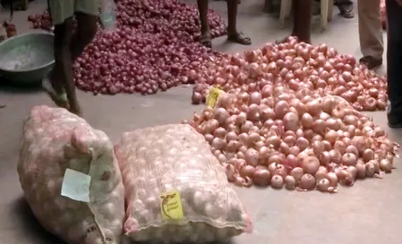 ഇറക്കുമതി സവാള എത്തിയില്ല, സവാളവില വീണ്ടും കുതിച്ചുയര്‍ന്നു