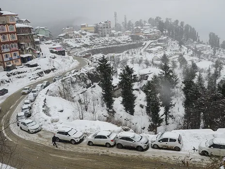 ഹിമാചലിൽ രൂക്ഷമായ മഞ്ഞുവീഴ്ച തുടരുന്നു